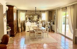 Pernes-Les-Fontaines, Provence-Alpes-Côte d'Azur 84210