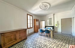 UZÈS, Occitanie 30700