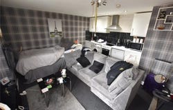 Leeds, England LS11 6ER