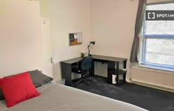nottingham, England NG7 4AT