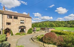 Strines, England SK6 7GW