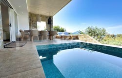Gialova, Peloponnese 24001