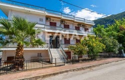 Kammena Voyrla, Central Greece 35008