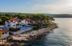 Supetar, Splitsko-dalmatinska