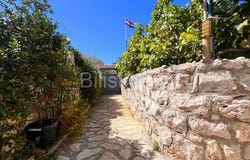Trogir, Splitsko-dalmatinska 21225