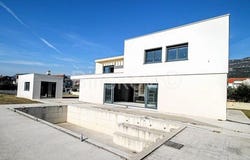 Kastel Luksic, Splitsko-dalmatinska 21215