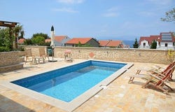 Sutivan, Splitsko-dalmatinska županija