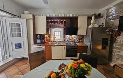 Kastel Luksic, Splitsko-dalmatinska 21215
