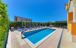 Kastel Luksic, Splitsko-dalmatinska 21215