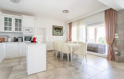 Omis, Splitsko-dalmatinska
