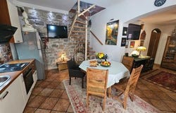 Kastel Luksic, Splitsko-dalmatinska 21215
