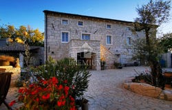 Tinjan, Istria County 52444