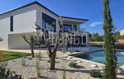 Vrsar, Istria County 52450