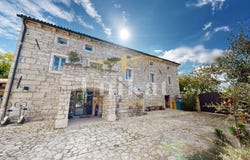 Tinjan, Istria County 52444
