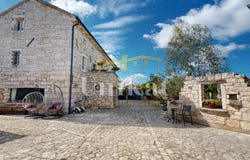 Tinjan, Istria County 52444