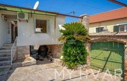 Stari grad, Splitsko-dalmatinska 21460