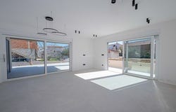 Kastel Luksic, Splitsko-dalmatinska 21216