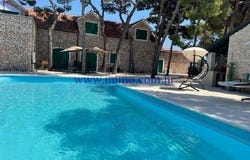 Sutivan, Splitsko-dalmatinska županija