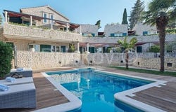Bol, Splitsko-dalmatinska 21420