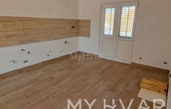 Hvar, Splitsko-dalmatinska 21450