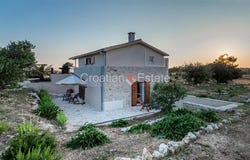Sutivan, Splitsko-dalmatinska županija