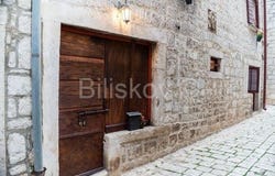 Stari grad, Splitsko-dalmatinska 21460