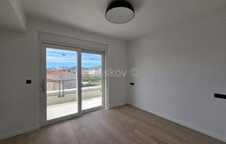 Kastel Luksic, Splitsko-dalmatinska 21216