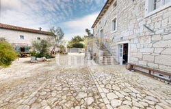 Tinjan, Istria County 52444