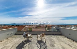 Zadar, Zadar County 23000