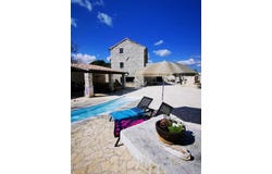 Tinjan, Istria County 52444