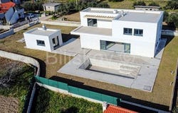 Kastel Luksic, Splitsko-dalmatinska 21215