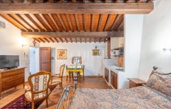 Cortona, Tuscany 52044