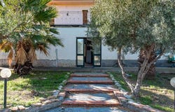 Paternò, Sicily 95047