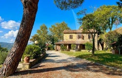 Cetona, Tuscany 53040