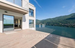 Como, Lombardy 22100