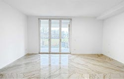 Uggiate con Ronago, Lombardy 22029