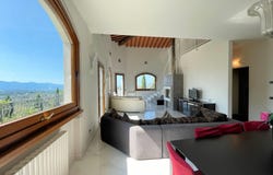 Pescia, Tuscany 51017