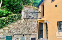 Cetona, Tuscany 53040
