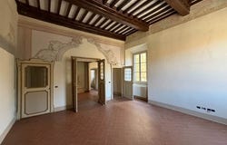 Cortona, Tuscany 52044