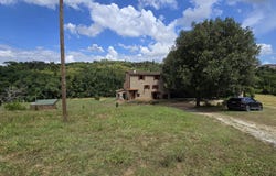 Lari, Tuscany 56035