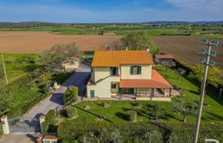 Manciano, Tuscany 58010