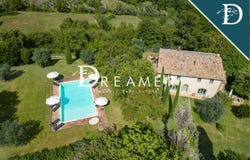 Cetona, Tuscany 53040