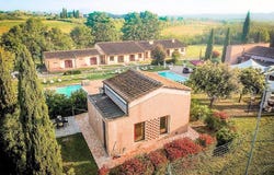 Ponsacco, Tuscany 56038