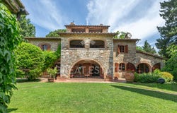 Cetona, Tuscany 53040