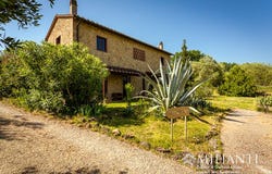 Volterra, Tuscany 56048