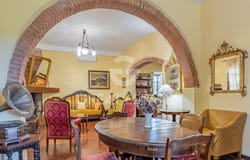 Montepulciano, Tuscany 53045