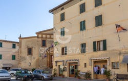 Cetona, Tuscany 53040