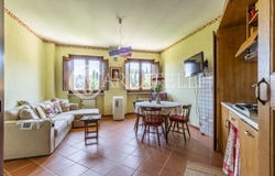 Cetona, Tuscany 53040