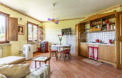 Cetona, Tuscany 53040