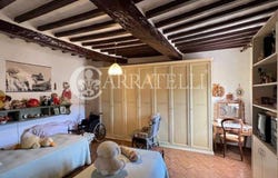 Cetona, Tuscany 53040